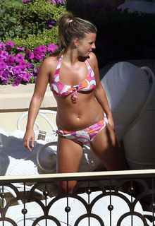 Coleen McLoughlin sunbathing in bikini Coleen McLoughlin sunbathing in bikini