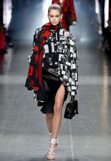 Kaia Gerber runway at Versace Menswear fashion show in Milan - Janaury 12, 2019 Kaia Gerber runway at Versace Menswear fashion show in Milan - Janaury 12, 2019