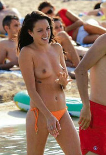 Spanish TV person Samira Salome Jalil topless with soccer player Marc Bartra in Ibiza - July 09, 2013 Spanish TV person Samira Salome Jalil topless with soccer player Marc Bartra in Ibiza - July 09, 2013