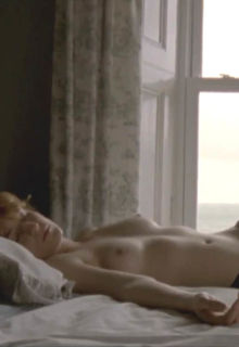 Singer Florence Welch nude tits in music video The Odyssey (2016) Singer Florence Welch nude tits in music video The Odyssey (2016)