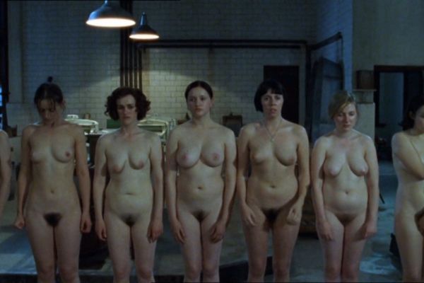 Голые девушки в тюрьме - 41 фото