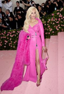 Kacey Musgraves sexy at 2019 Met Gala in New York City - May 06, 2019 Kacey Musgraves sexy at 2019 Met Gala in New York City - May 06, 2019