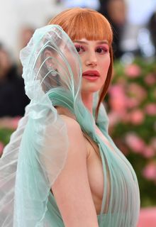Madelaine Petsch sideboob at 2019 Met Gala in NYC - May 06, 2019 Madelaine Petsch sideboob at 2019 Met Gala in NYC - May 06, 2019