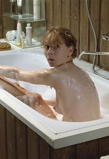 Jutta Hoffmann and Viola Schweizer nude in Geschlossene Gesellschaft (1978) Jutta Hoffmann and Viola Schweizer nude in Geschlossene Gesellschaft (1978)