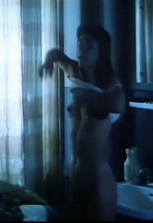 Natalie Bonifay nude in E pericoloso sporgersi (1993) Natalie Bonifay nude in E pericoloso sporgersi (1993)