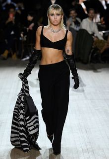Miley Cyrus runway at Marc Jacobs fashion show in NYC - February 12, 2020 Miley Cyrus runway at Marc Jacobs fashion show in NYC - February 12, 2020