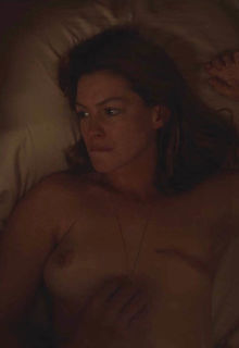 Anne Hathaway topless at The Last Thing He Wanted (2020) Anne Hathaway topless at The Last Thing He Wanted (2020)