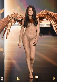 Adriana Lima - Victoria's Secret fashion show in NY - October 15, 2025 Adriana Lima - Victoria's Secret fashion show in NY - October 15, 2025