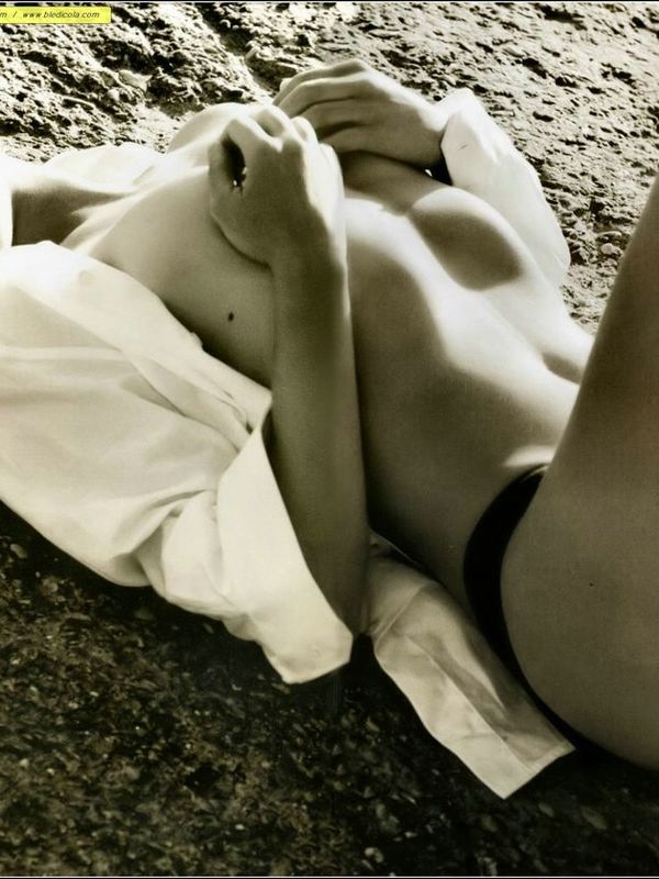Italian actress Martina Stella nude boobs magazine scans.