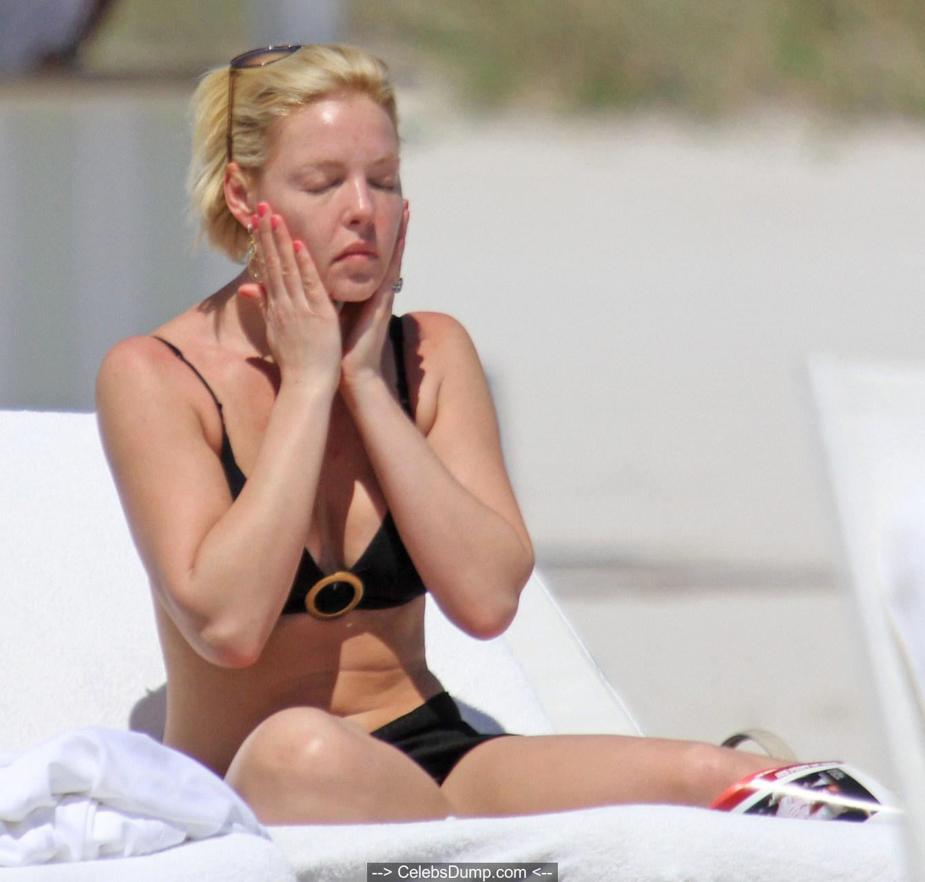 Blonde Katherine Heigl in black bikini at Miami Beach - Marc