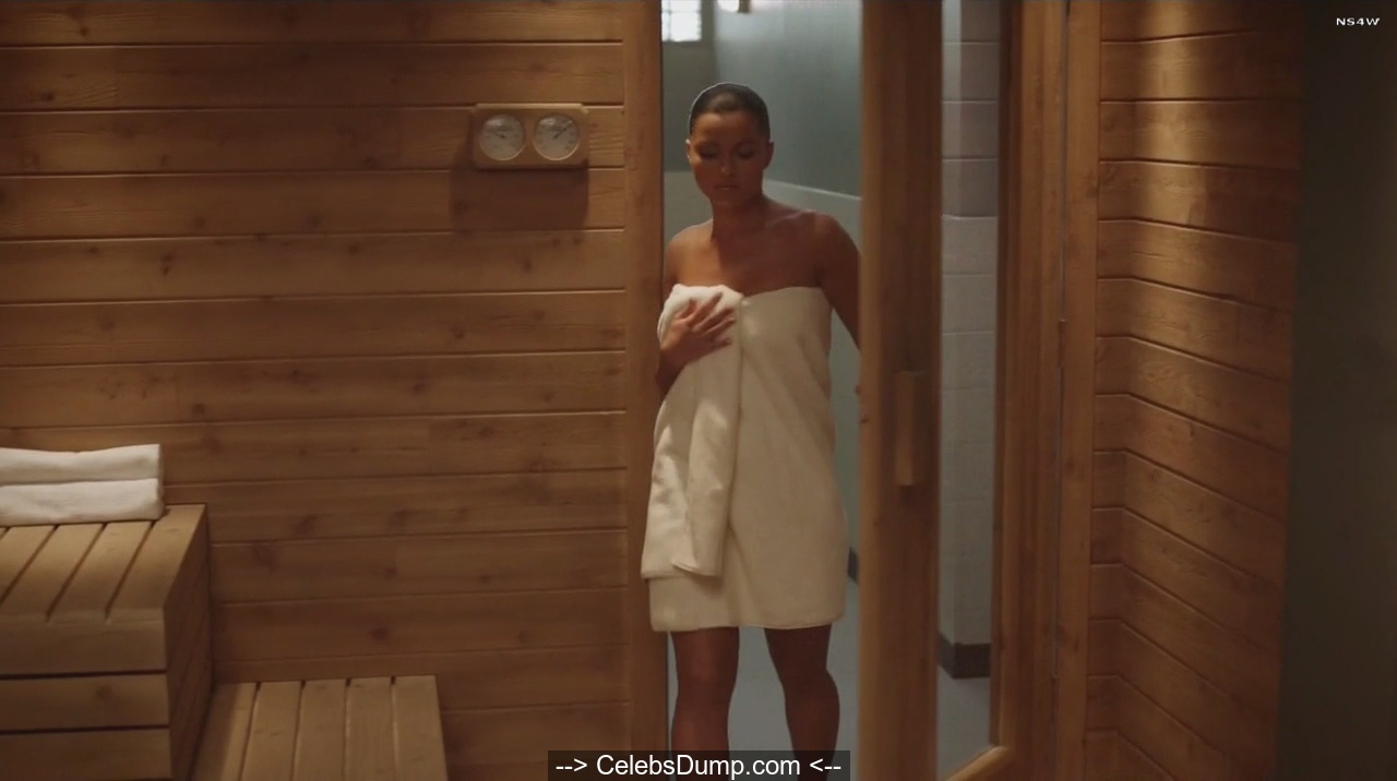 Vera Nova fully nude in a sauna vidcaps.