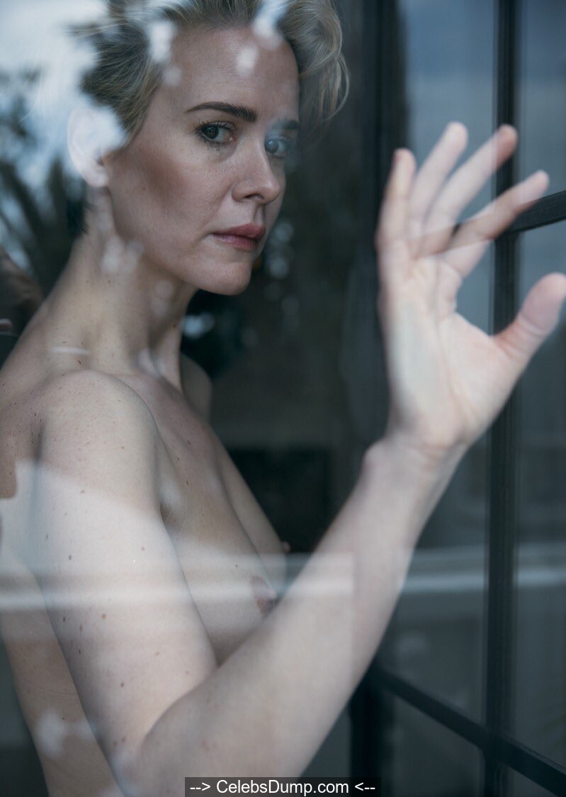 Sarah Paulson sexy and topless photos.