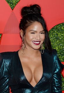Cassie Ventura legs and cleavage in green dress Cassie Ventura legs and cleavage in green dress