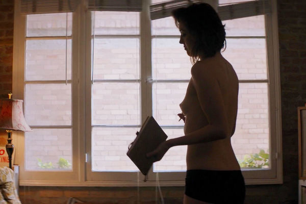 Mary Elizabeth Winstead topless in All About Nina (2018) .