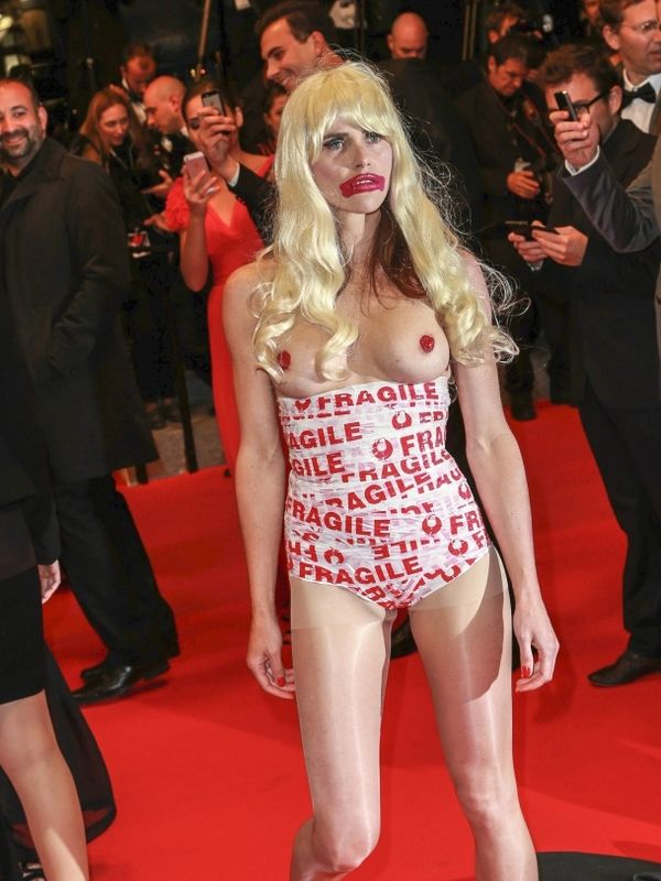 Zoe Duchesne topless on the red carpet.
