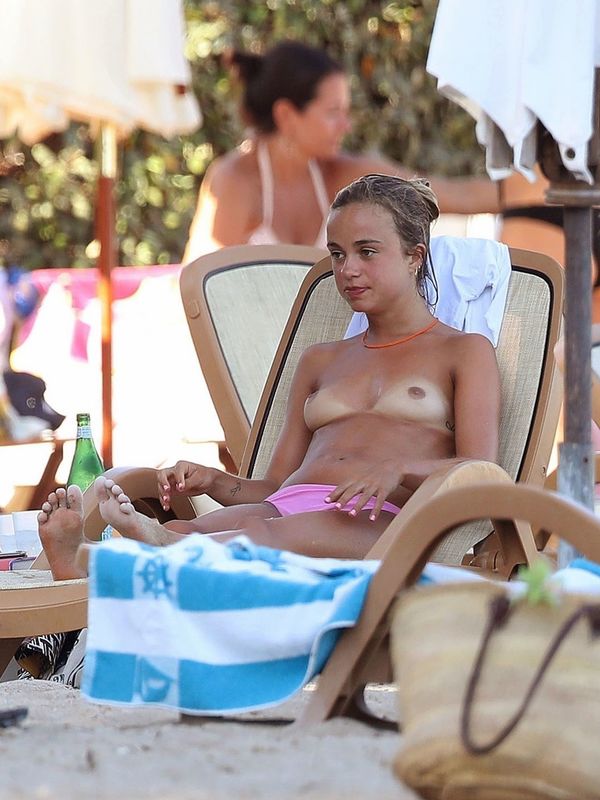 Amelia Windsor nude tits in Spain paparazzi photos Celebs Du