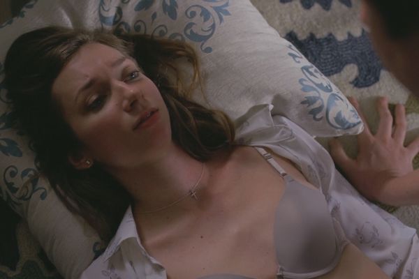 Lauren Lapkus nude tit in Crashing S01E01 (2017) .
