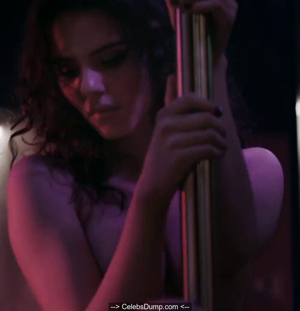 Ruby O. Fee topless in Als wir trÃ ¤ umten (2015) .