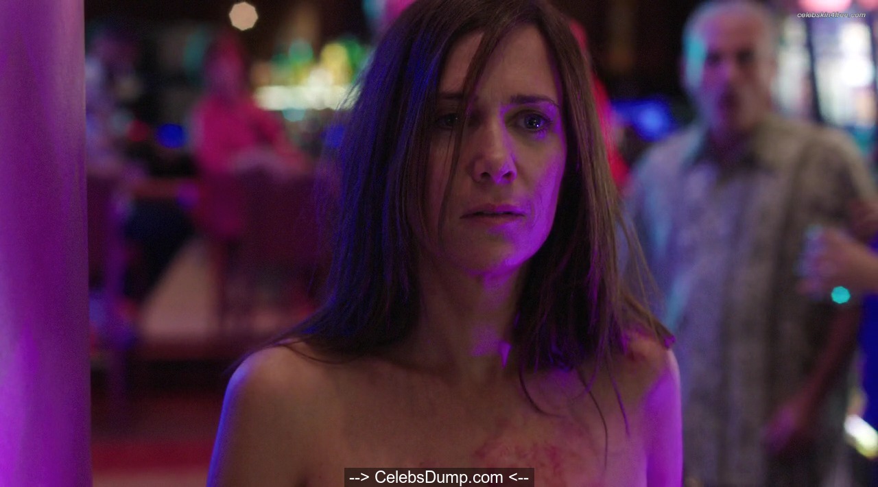 Kristen Wiig nude tits and pussy in Welcome to Me (2014) .