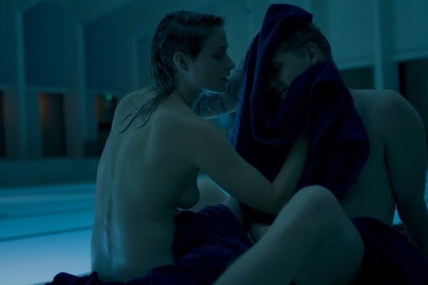Niamh Algar topless in MotherFatherSon s01e07 (2019) .