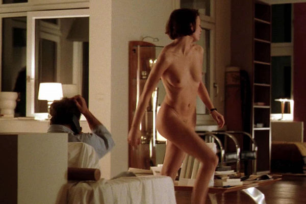 Sophie Aubry fully nude in Pas de scandale (1999) .