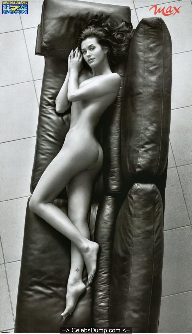 Australian model Megan Gale nude for 2001 calendario.