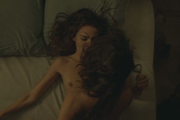 Veronica Sanchez and Irene Arcos nude in El embarcadero s01 e08 (2019) .