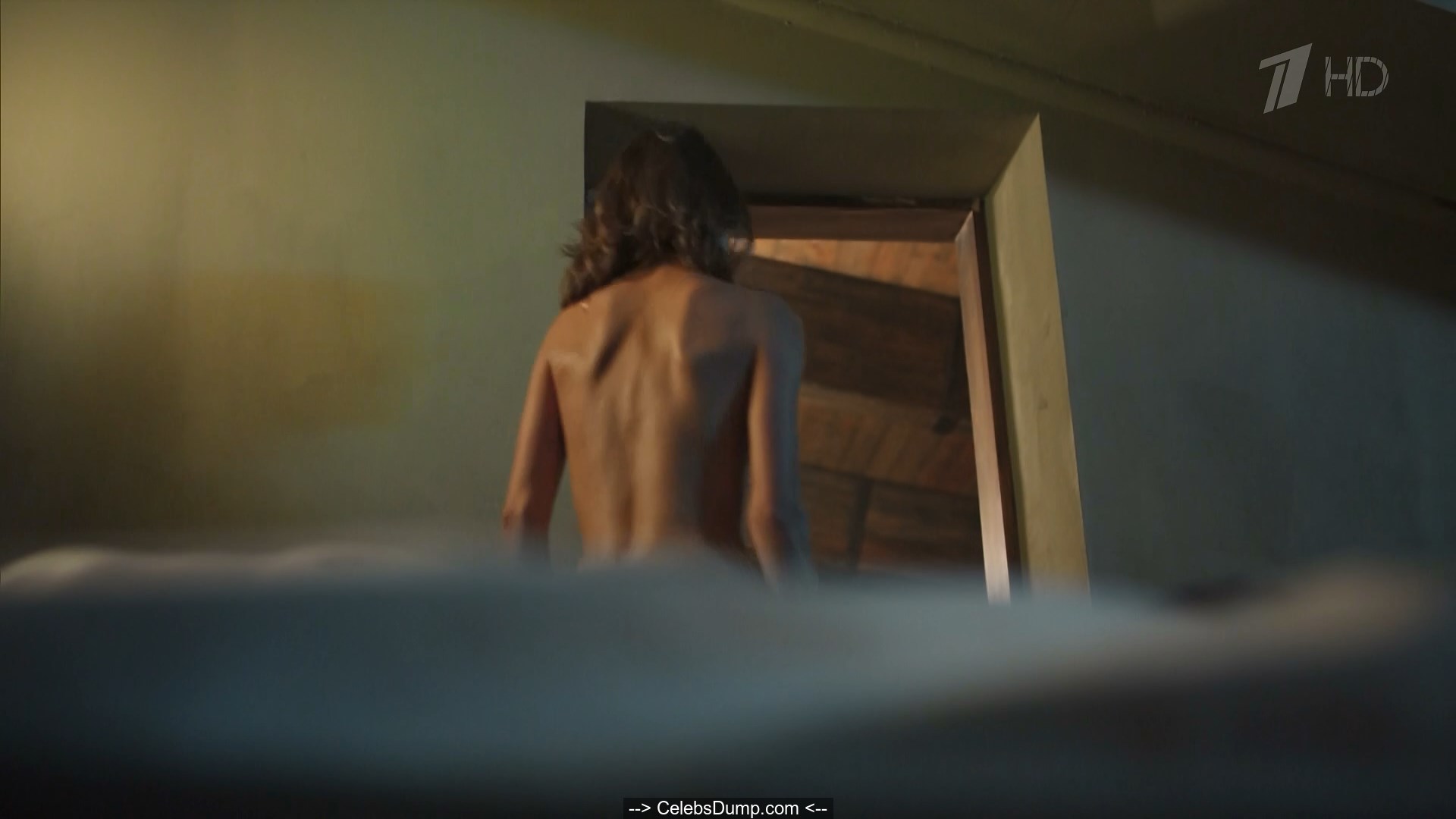 Russian actress Alexandra Bogdanova topless at Volshebnik s01e01 (2019) .