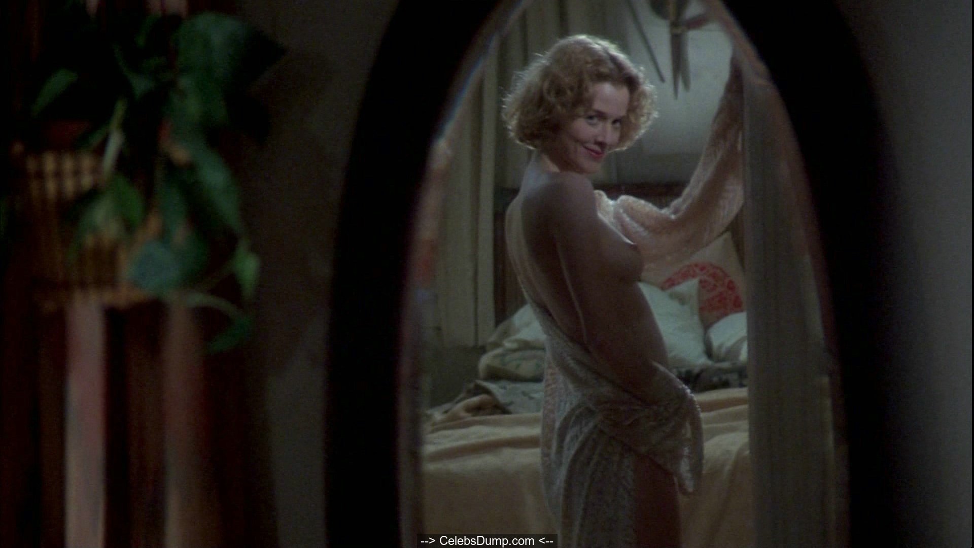 Penelope Ann Miller nude tits in Carlito's Way (1993) .