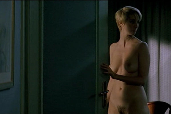 Sandrine Kiberlain fully nude at Les Patriotes (1994) .
