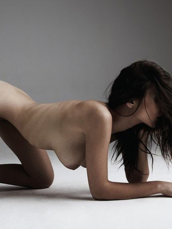 Emily Ratajkowski fully nude for Treats! 