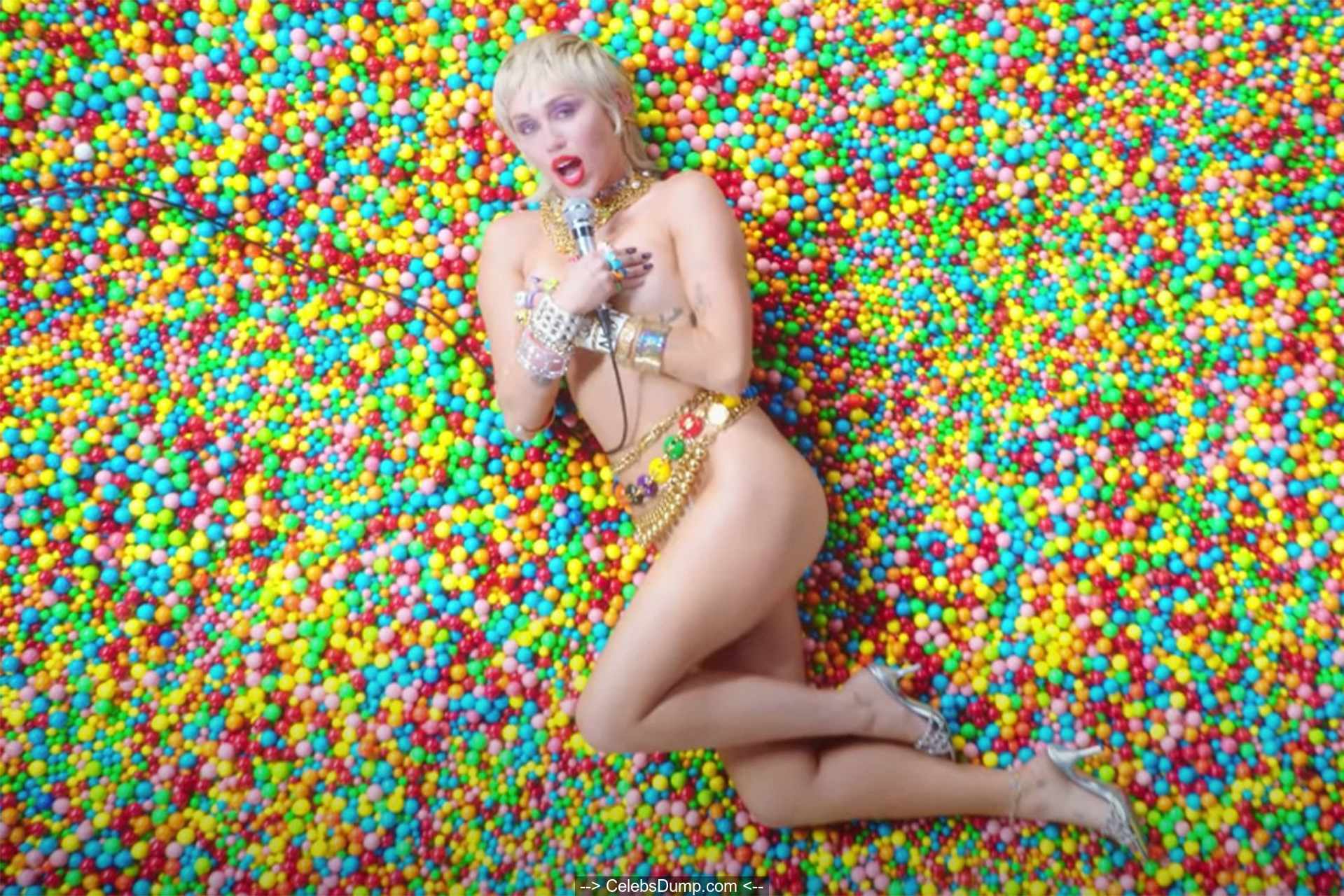 Cyrus in Dhaka nude miley Miley Cyrus