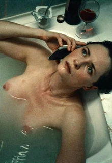 Marina Vorozhishcheva nude in a bathtub at Zveroboy s01e06 (2022)