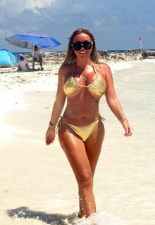 Aisleyne Horgan-Wallace in gold bikini enjoys a luxury vacation in Mexico - September 10, 2024