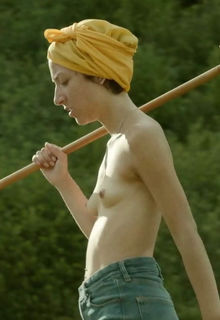 Ethelle Gonzalez Lardued & Melusine Loveniers topless at Cet ete (2023)