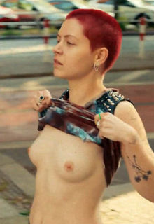 Antonia Breidenbach shows her bare tits at Polizei (2025)