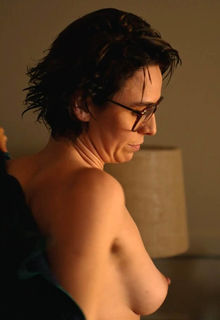 Marjorie Estiano and Renata Gaspar topless at Angela Diniz: Assassinada e Condenada s01e01-02 (2025)