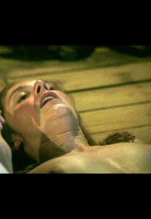 Miriam Stein topless at Vier Frauen und ein Todesfall (2014)