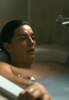 Lisa Riesner naked at Moder (2025)