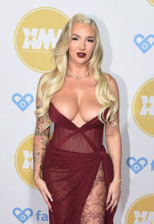 Kendra Sunderland cleavage at the 2026 XMA awards at the Hollywood Palladium in LA - January 18, 2026