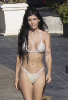 Sami Sheen shares beach stroll with boyfriend in Malibu - July 24, 2026